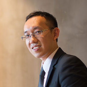 鴨脷洲利是大廈 何先生